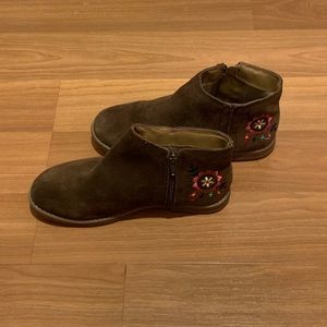 Hanna Andersson little girl suede booties